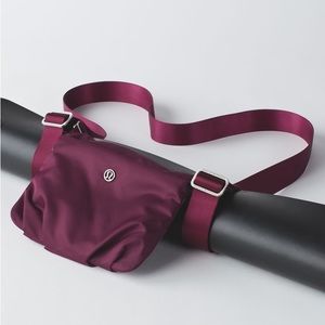 Lululemon essential mat carrier